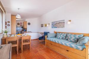 a living room with a couch and a table at H&H seaview in Luz