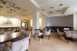 Khu vực ghế ngồi tại Lido Hotel