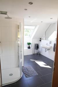 a bathroom with a shower and a sink at Messezimmer Krefeld in Krefeld