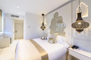 Postel nebo postele na pokoji v ubytování Hotel Saray