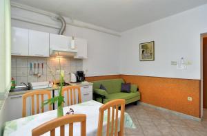 Kuchyň nebo kuchyňský kout v ubytování Pool Apartments 624