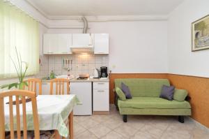 Kuchyň nebo kuchyňský kout v ubytování Pool Apartments 624