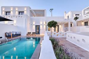 Bazén v ubytování Portes Suites & Villas Mykonos nebo v jeho okolí
