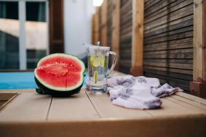 Drykkir á Mesanto Luxury Suites