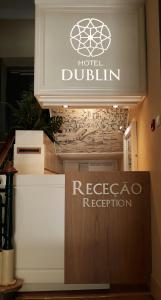 una señal para un hotel dublin en una habitación en Hotel Dublin, en Lisboa