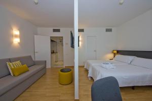 Posteľ alebo postele v izbe v ubytovaní Aparthotel Atenea Valles