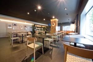 Reštaurácia alebo iné gastronomické zariadenie v ubytovaní Aparthotel Atenea Valles