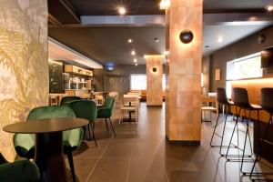 Reštaurácia alebo iné gastronomické zariadenie v ubytovaní Aparthotel Atenea Valles