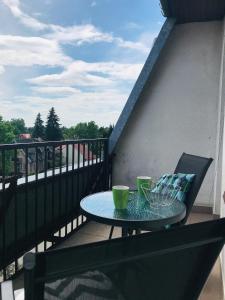 Ein Balkon oder eine Terrasse in der Unterkunft Tuż za Parkiem.
