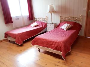 Кровать или кровати в номере Chambres d'Hôtes La Noyeraie