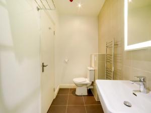 Koupelna v ubytování OYO London Luton