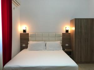 Кровать или кровати в номере Hotel Alina