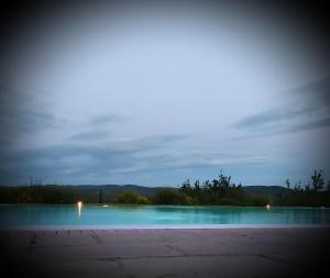 Bazén v ubytování Poggio Cennina Resort nebo v jeho okolí