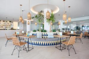 Reštaurácia alebo iné gastronomické zariadenie v ubytovaní Grupotel Picafort Beach