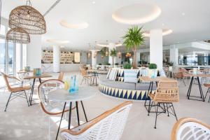 Reštaurácia alebo iné gastronomické zariadenie v ubytovaní Grupotel Picafort Beach
