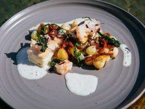 Makanan di atau berdekatan hotel