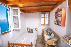 A seating area at Stelios Rooms