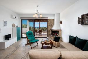 Кът за сядане в Cedrus and Sea, beachfront house, Gennadi, Rhodes
