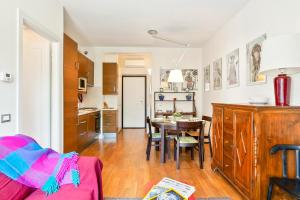 A kitchen or kitchenette at Flat in the heart of Pisa