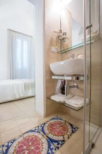 Kylpyhuone majoituspaikassa La Finestra sul Convitto B&B