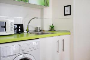 Küche/Küchenzeile in der Unterkunft Urban Suites Granada