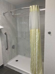 a shower with a yellow shower curtain in a bathroom at Best Western Desert Oasis in Ehrenberg