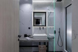 Kúpeľňa v ubytovaní Philosofia Athens Suites