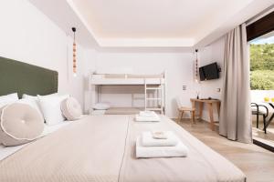 Кровать или кровати в номере Hotel Villa Natassa