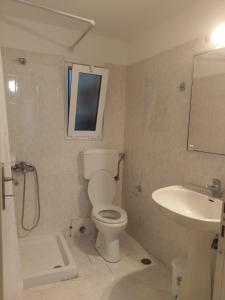 Un baño de Prokymaia Apartment 1 20 fotos más