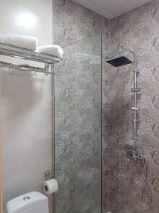 Ένα μπάνιο στο Baqari Inn