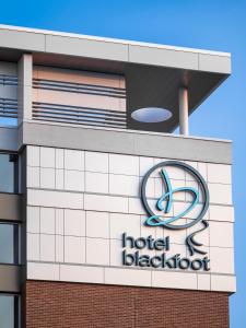 a hotel blackpool sign on the side of a building at Hotel Blackfoot in Calgary