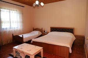 Postel nebo postele na pokoji v ubytování Guest House Pashollari