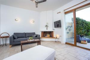 Televisyen dan/atau pusat hiburan di Apartment Ivy Kallithea