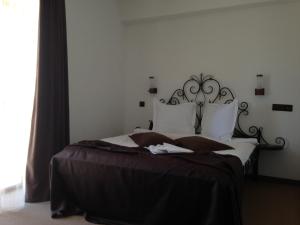 Ένα ή περισσότερα κρεβάτια σε δωμάτιο στο Cabana Haiducilor