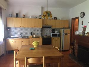 A kitchen or kitchenette at Villa Romolina
