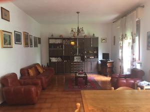 A kitchen or kitchenette at Villa Romolina