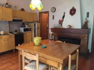 A kitchen or kitchenette at Villa Romolina
