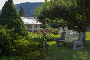 Imagem da galeria de Genelle House B&B Guest House em Genelle