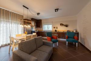 a living room with a couch and a table at Casa Poesia in Castanheira de Pêra