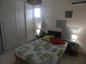 Postel nebo postele na pokoji v ubytování La kay dédé avec piscine + 12 fotografií