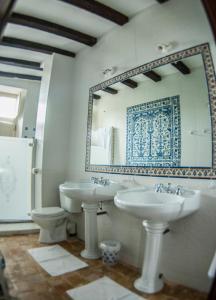 Bilik mandi di Chinon Manoir de l'Abbaye +40 gambar