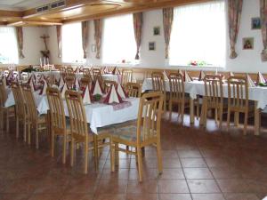 Restauracja lub miejsce do jedzenia w obiekcie Gasthof Steinerwirt