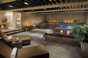 A piscina em ou perto de Asiana Hotel Dubai