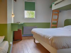 Postel nebo postele na pokoji v ubytování ibis budget Redon
