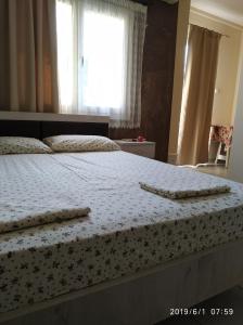 Posteľ alebo postele v izbe v ubytovaní LAZAROS APARTMENTS