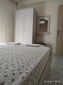 Posteľ alebo postele v izbe v ubytovaní LAZAROS APARTMENTS