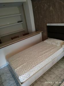 Posteľ alebo postele v izbe v ubytovaní LAZAROS APARTMENTS