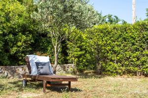 Taman di luar Apartment Ivy Kallithea