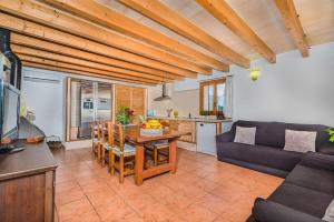 a living room with a couch and a table at Caseta Lloseta in Lloseta