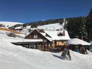 Appartements Futtertrögl during the winter